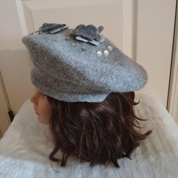 Gelso Bianco 100% wool gray beret flower rhinestone made in Italy Old Money Lux
